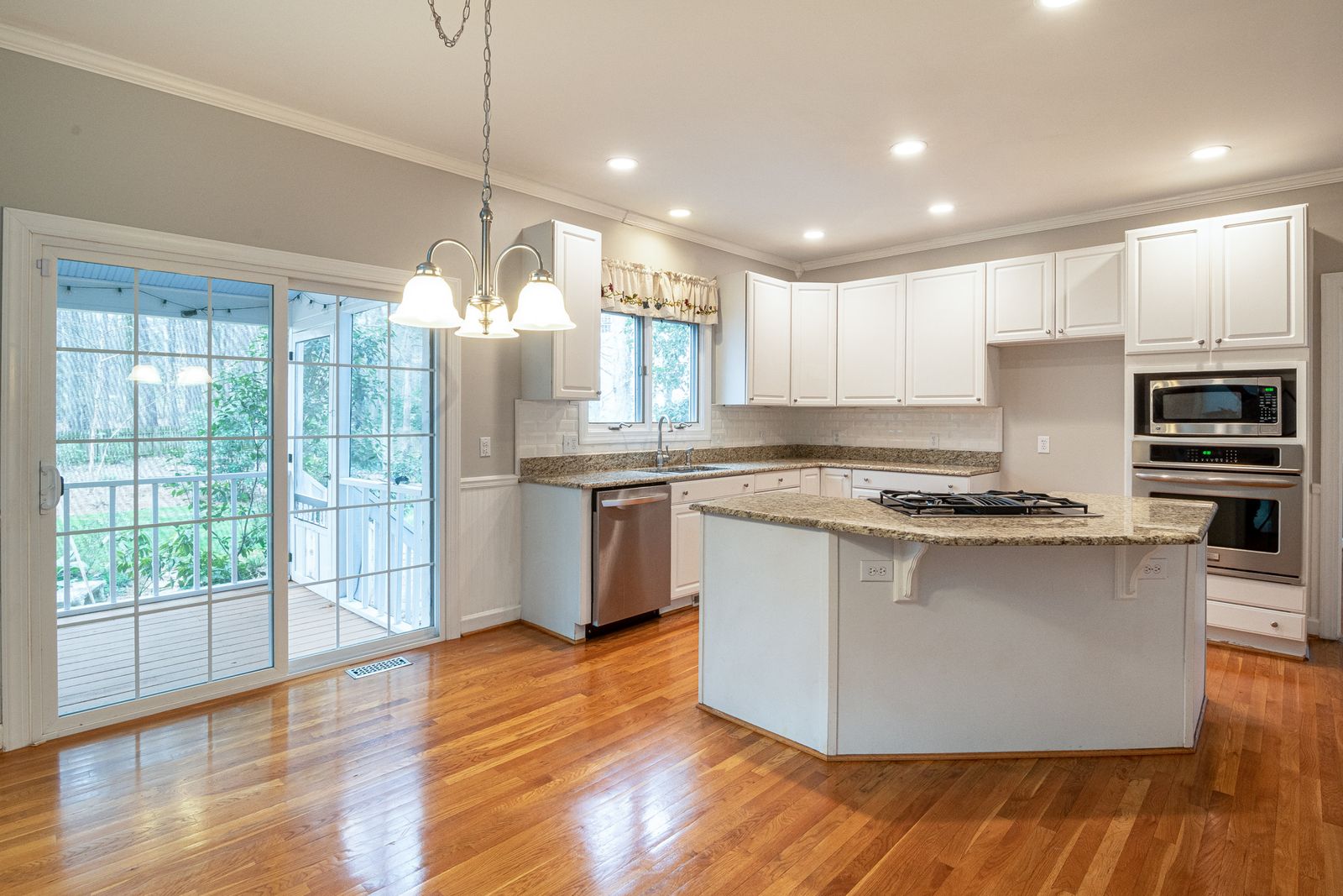 Dining areas: Room for everyone at the table — housemates, family and friends.